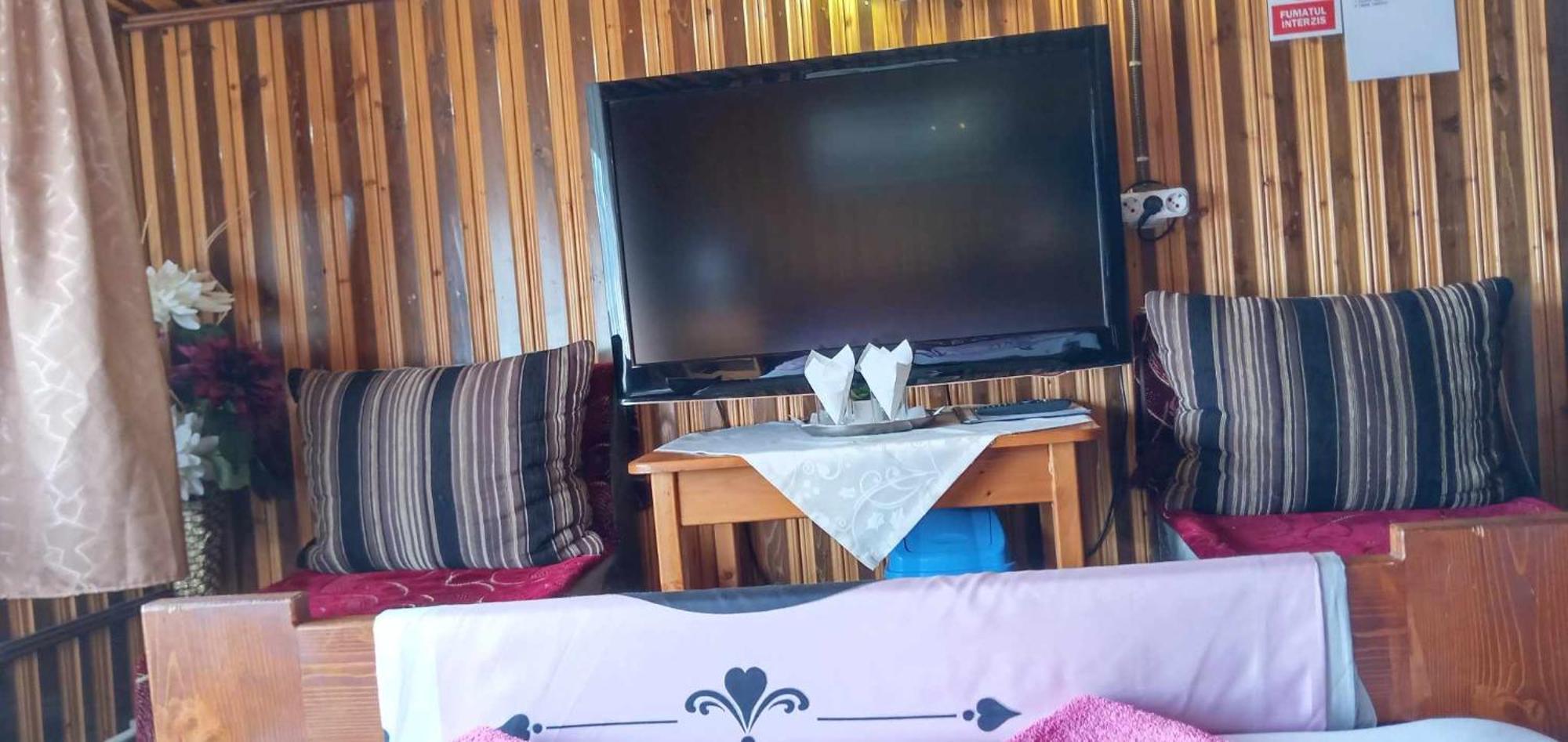 Hostel Intim 95 Ron Birlad Bagian luar foto