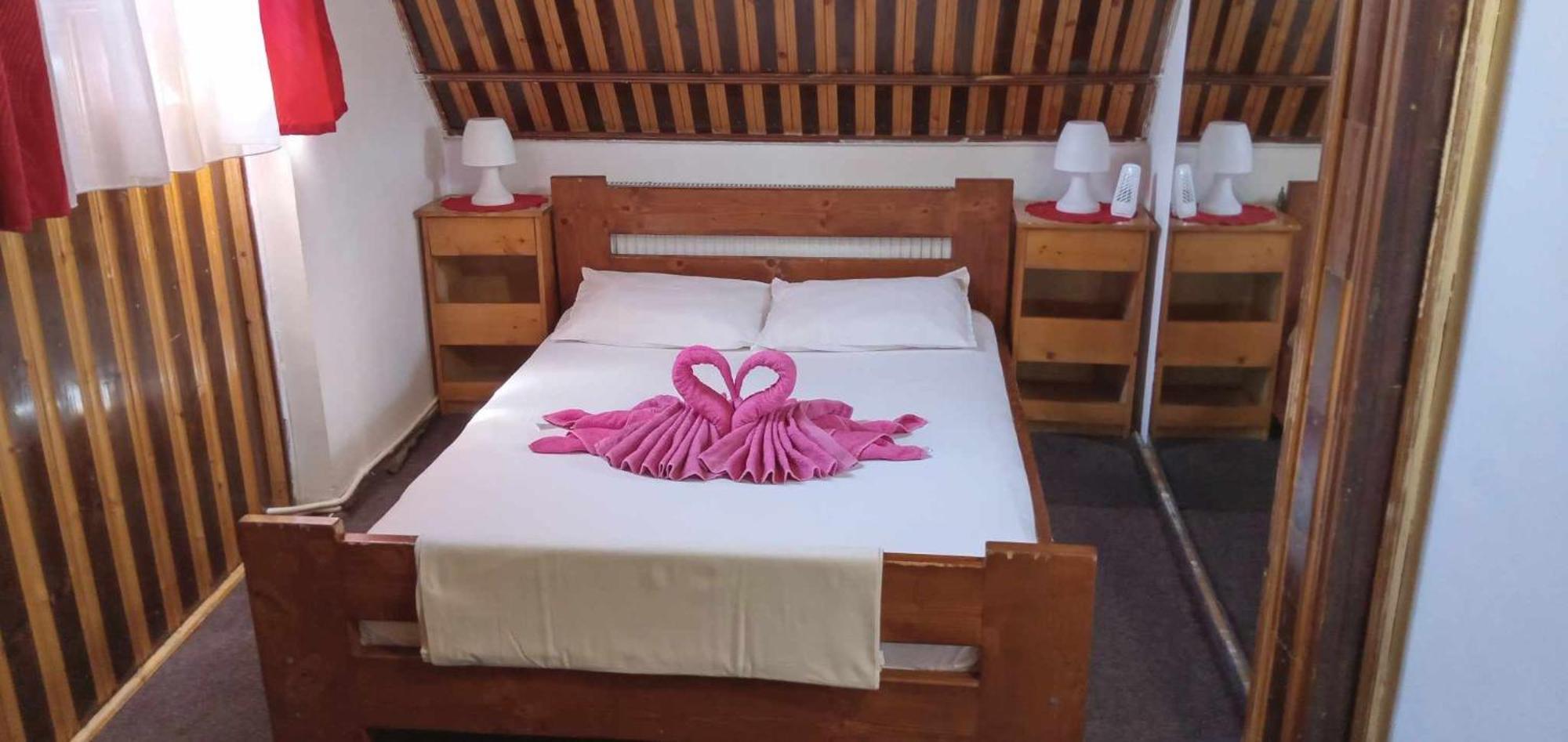Hostel Intim 95 Ron Birlad Bagian luar foto